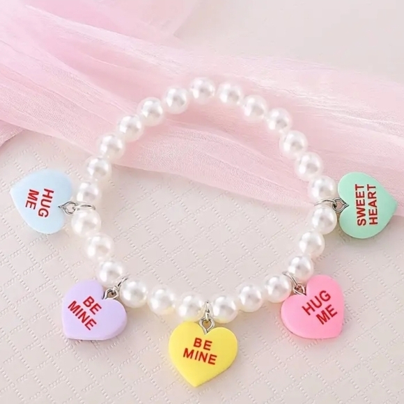 Fashion Jewelry White and Pink Bracelet with Heart Charms - Picture 1 of 3